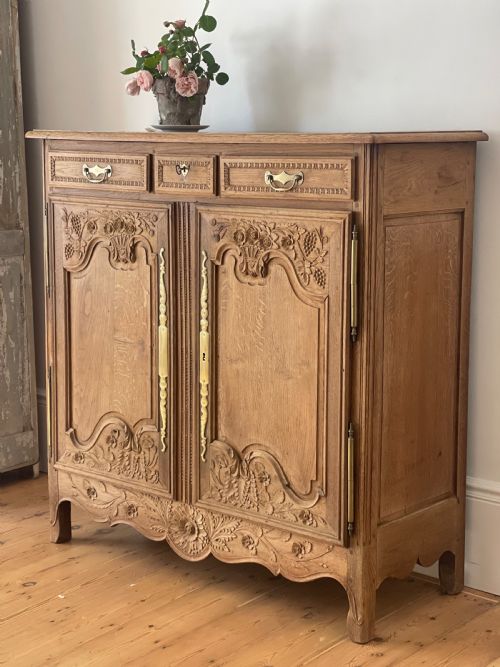 antique french oak cupboardbuffet - CATEGORY: ANTIQUE SIDEBOARDS - DATED 19TH CENTURY