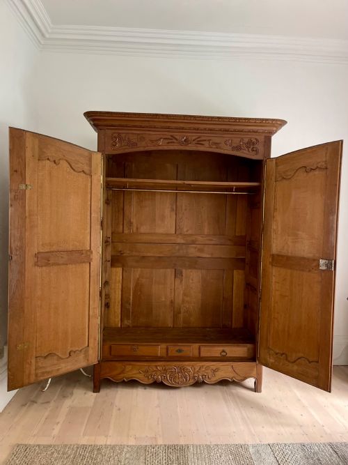 ANTIQUE FRENCH OAK ARMOIRE WITH HANGING RAIL - ADDITIONAL PHOTO 11
