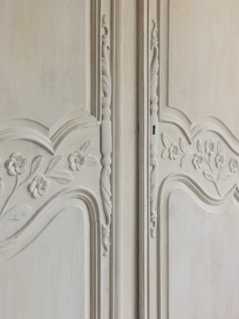 Antique French painted oak armoire/wardrobe/linen press with hanging rail View IV