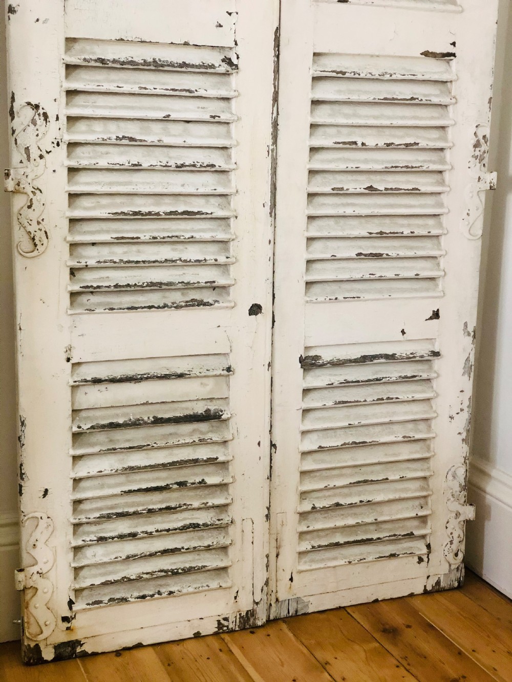 Antique French oak shutters - moustache hinges  View VI