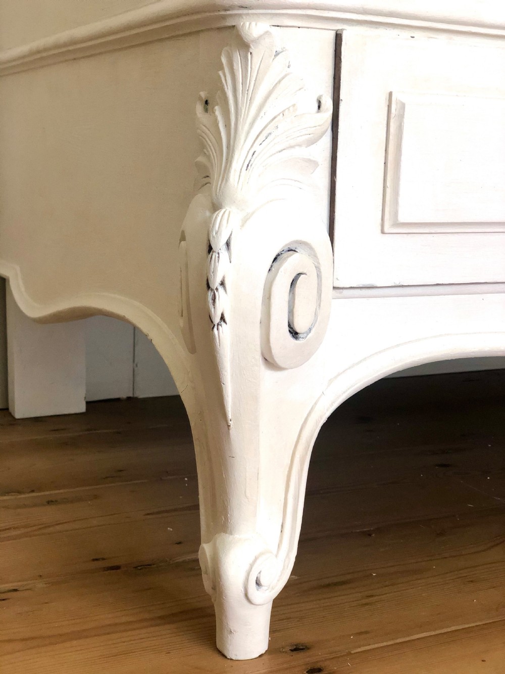 Antique French Louis XV painted armoire/linen press/wardrobe  View VIII