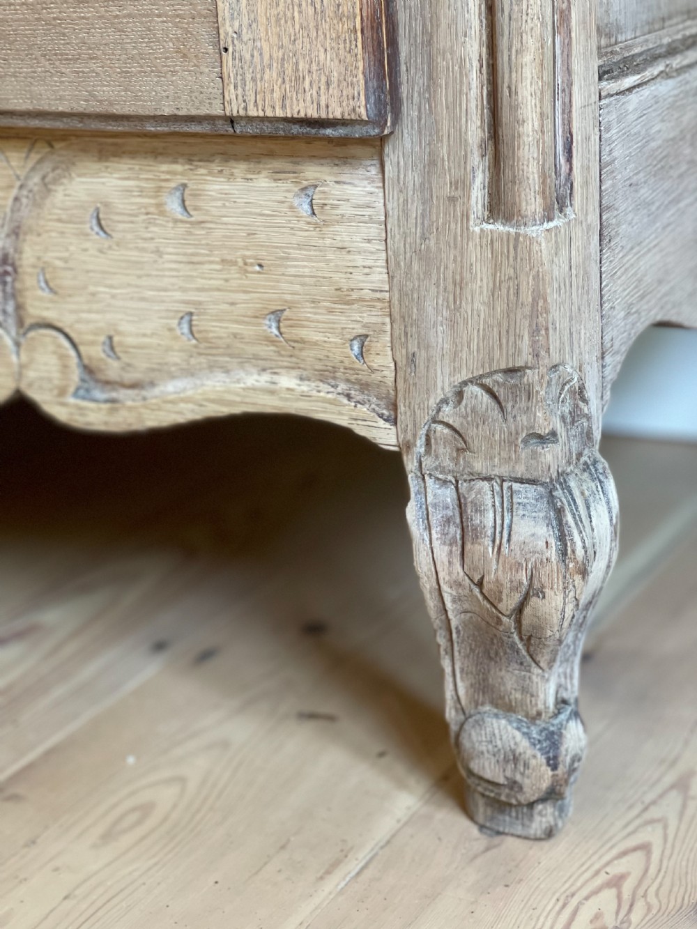 Antique French oak armoire linen press View VI