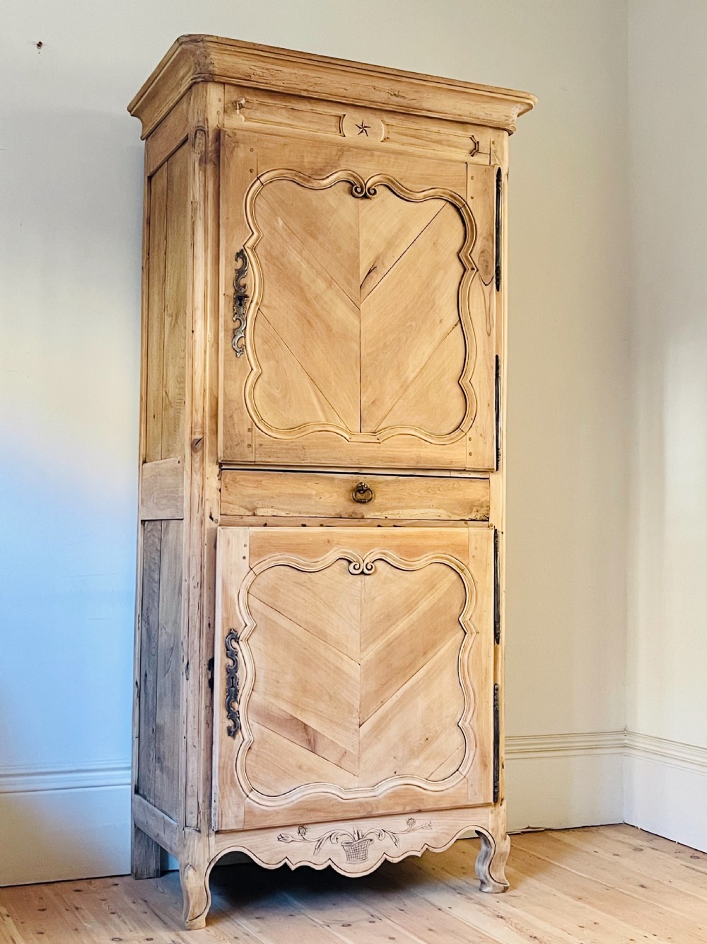19th century French bonnetière cupboard 