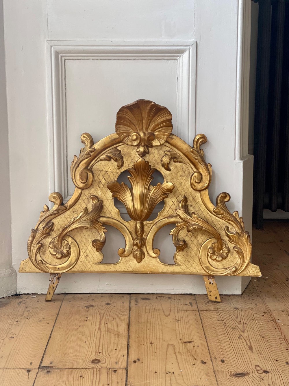 18th century French gilt wood crest  View VII