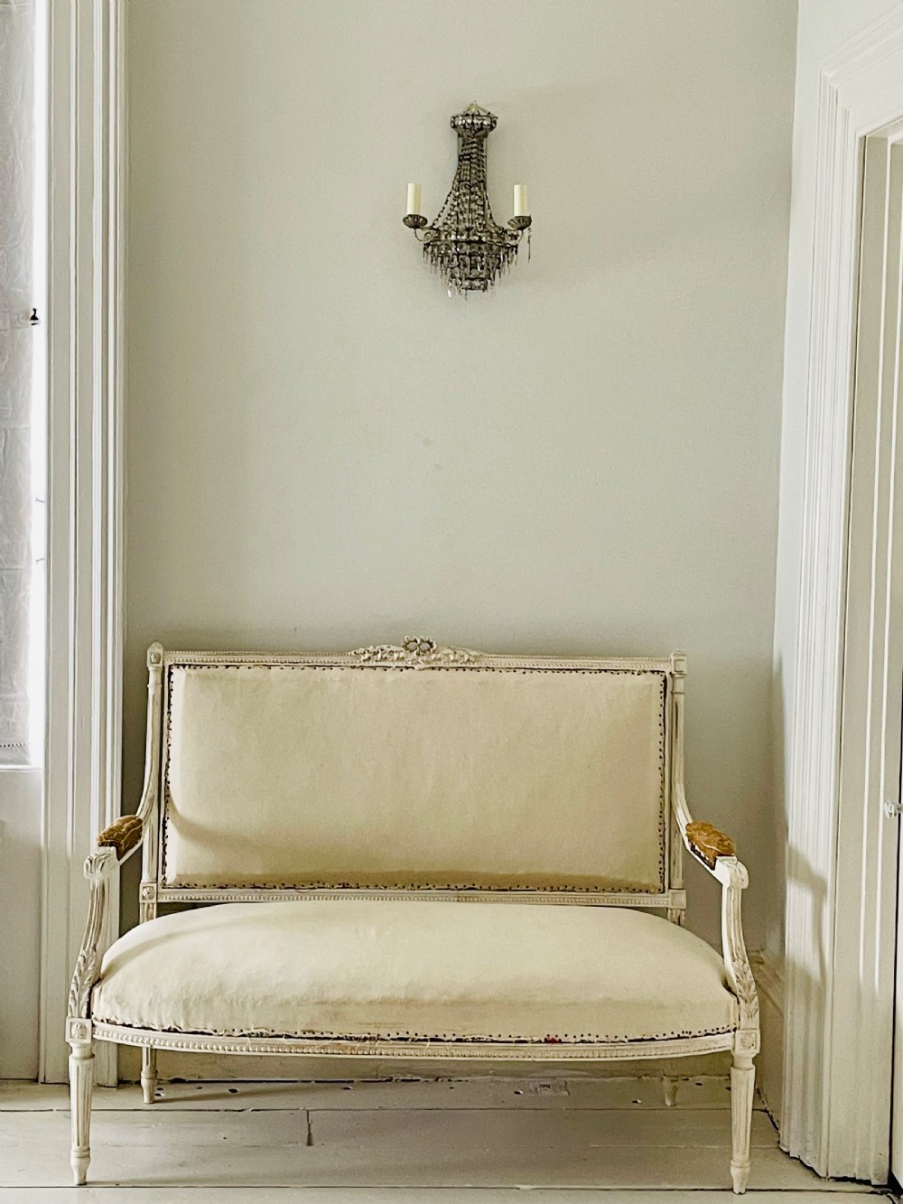 Late 19th century French Louis XVI sofa chaise