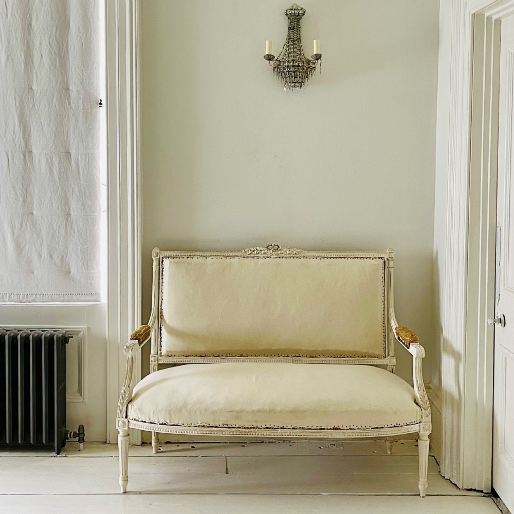 Late 19th century French Louis XVI sofa chaise View IV