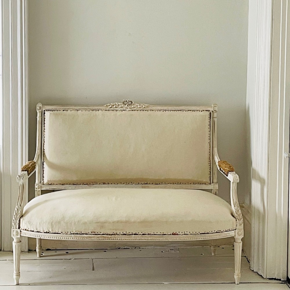 Late 19th century French Louis XVI sofa chaise View V