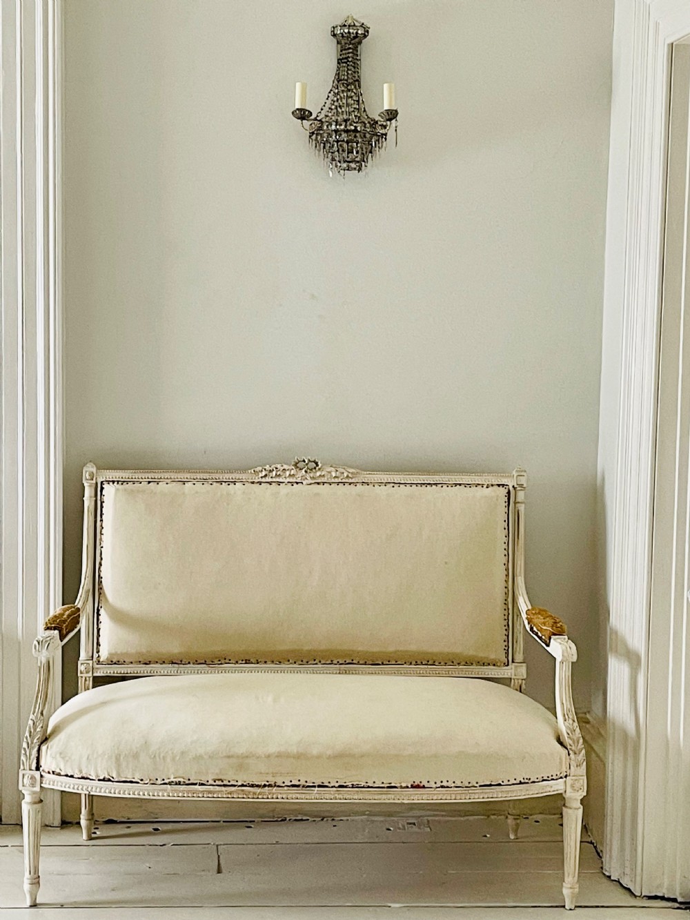Late 19th century French Louis XVI sofa chaise View VI