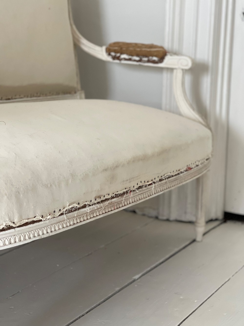 Late 19th century French Louis XVI sofa chaise View VIII