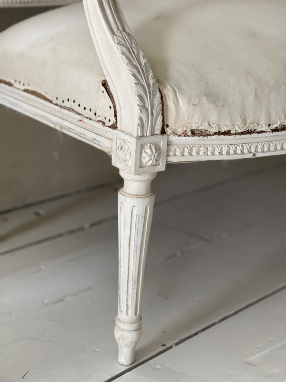 Late 19th century French Louis XVI sofa chaise View XI