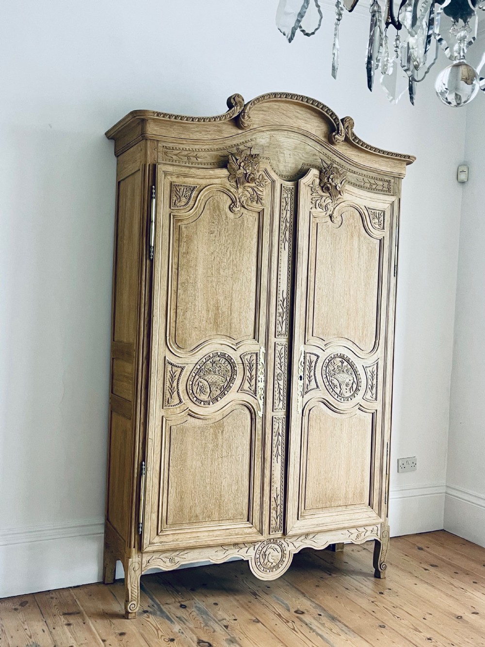 Antique French oak armoire with hanging rail