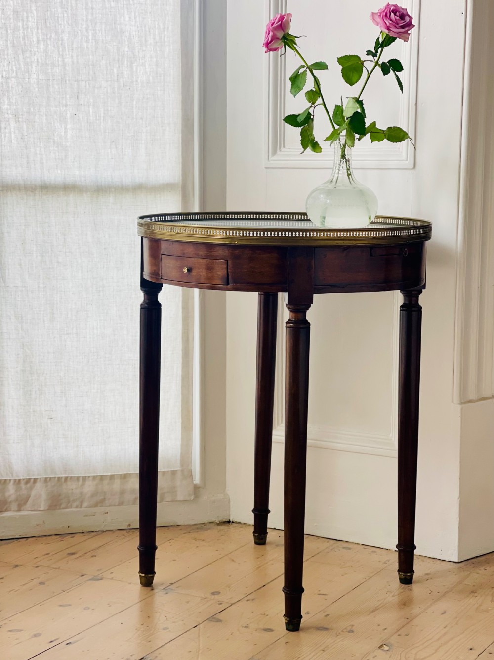 Antique French round « bouillotte » marble table