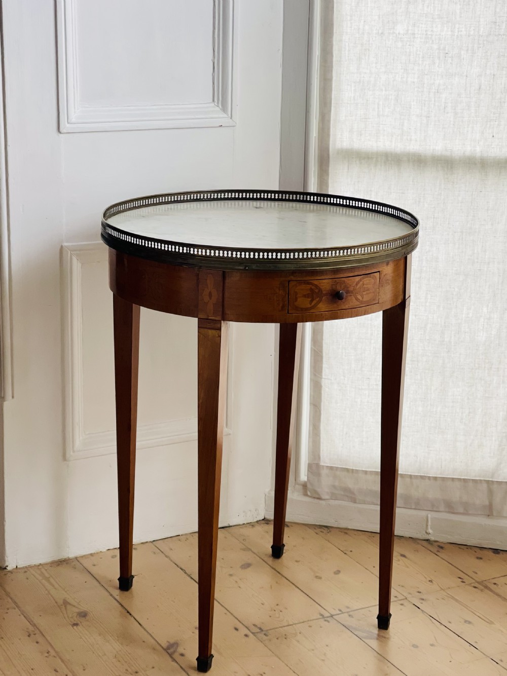 Antique French round marble table View X