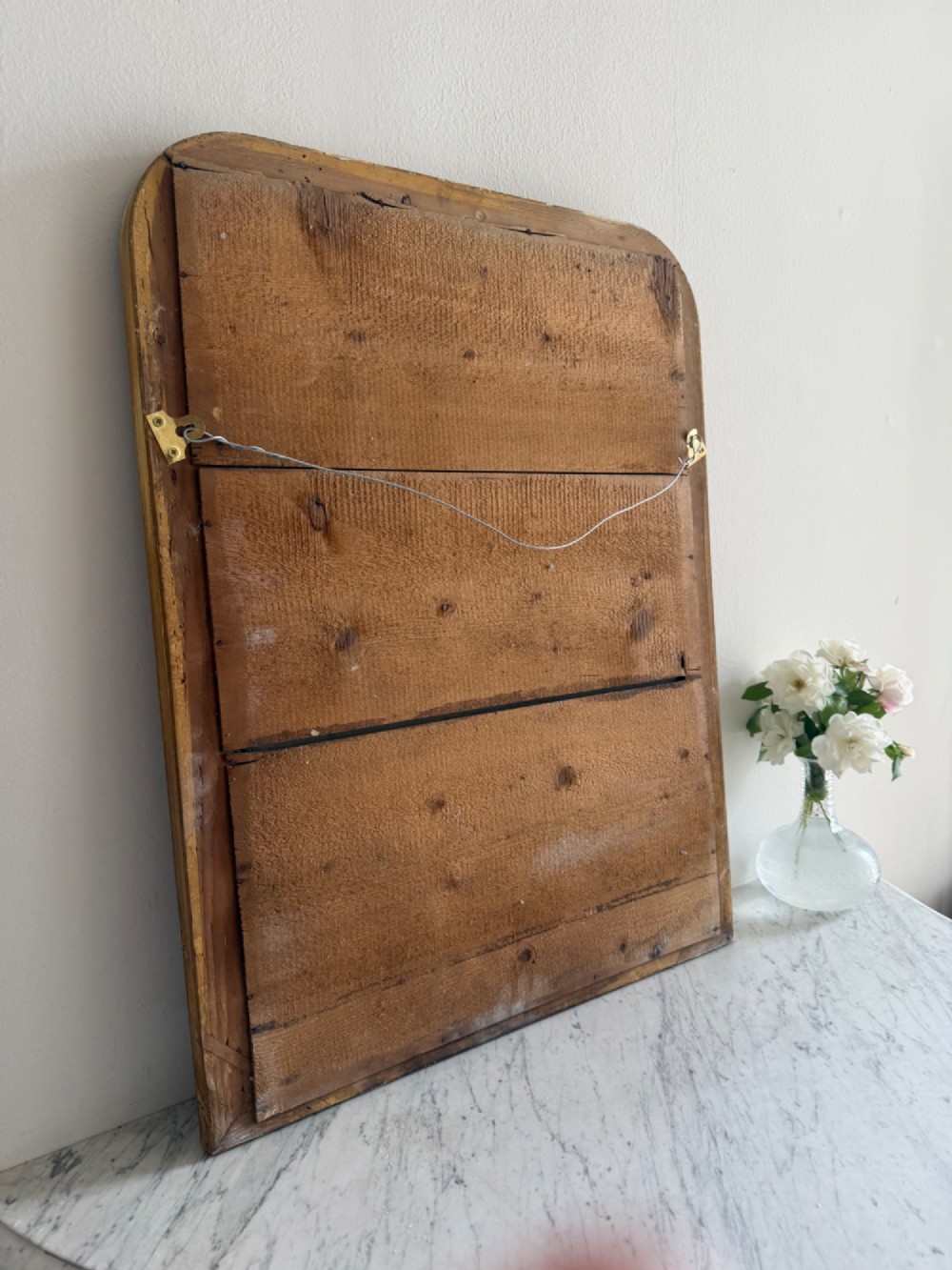 An antique French Louis Philippe wall mirror with a gold leaf gilded wooden frame featuring rounded upper corners and a beaded inner edge. View IX