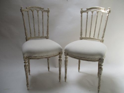 STUNNING FRENCH ELEGANT PAIR OF DECORATIVE CARVED CHAIRS