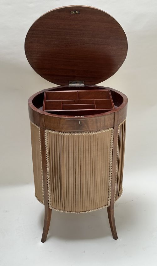 WONDERFUL SEWING TABLE - ADDITIONAL PHOTO 2