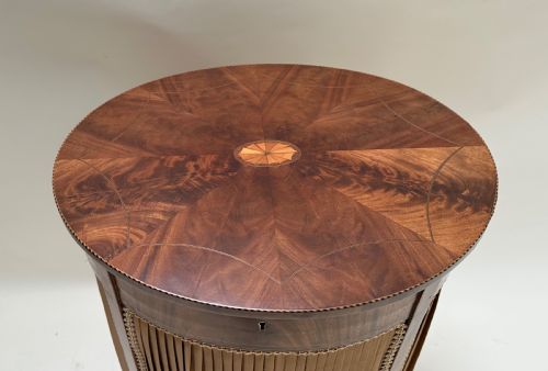 WONDERFUL SEWING TABLE - ADDITIONAL PHOTO 4