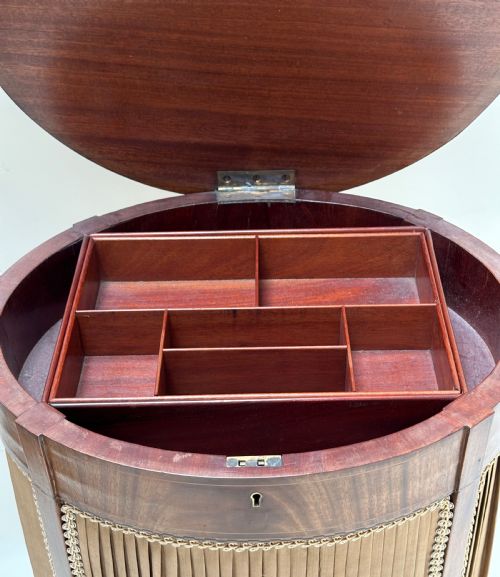 WONDERFUL SEWING TABLE - ADDITIONAL PHOTO 5
