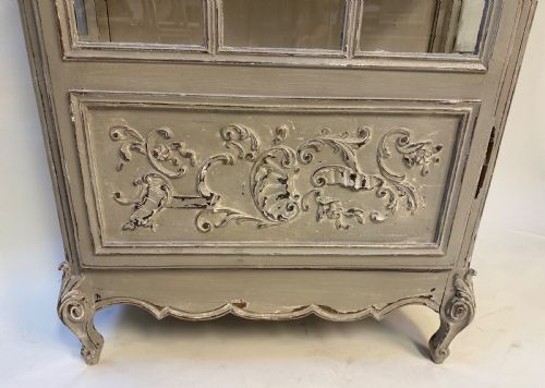 FRENCH DECORATIVE ARMOIRE - ADDITIONAL PHOTO 4