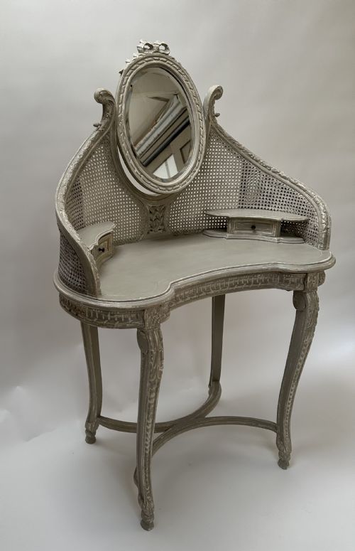 STUNNING FRENCH DECORATIVE DRESSING TABLE - ADDITIONAL PHOTO 1