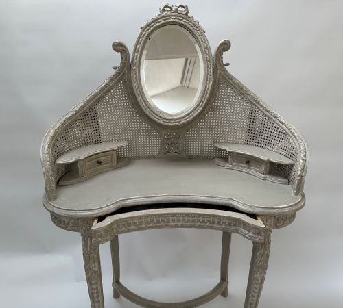 STUNNING FRENCH DECORATIVE DRESSING TABLE - ADDITIONAL PHOTO 4