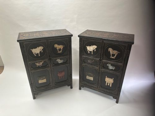 PAIR OF CHINOISERIE CABINETS - ADDITIONAL PHOTO 4