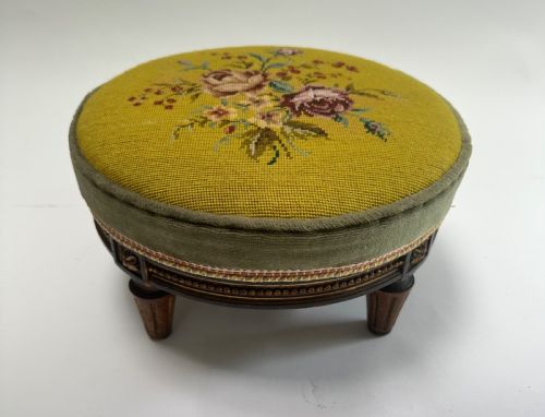 FRENCH SMALLSTOOL