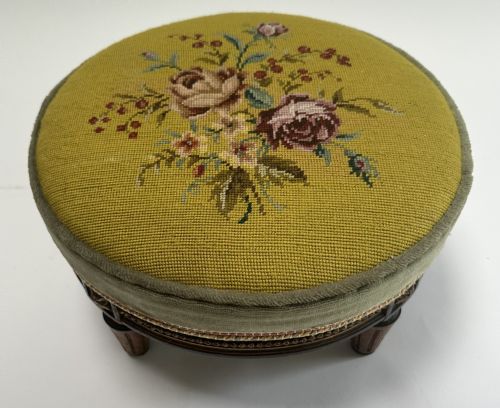 FRENCH SMALLSTOOL - ADDITIONAL PHOTO 1
