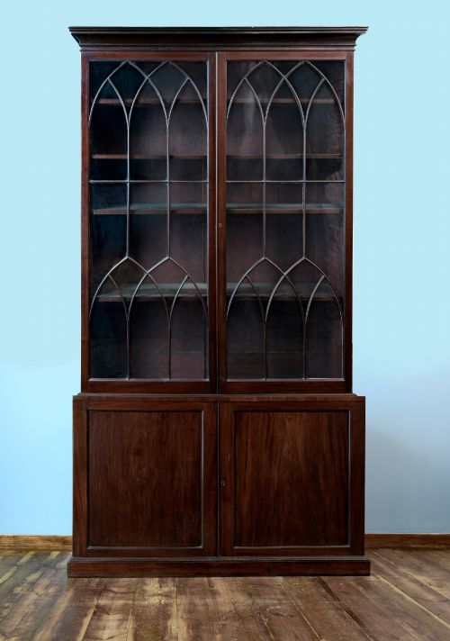 EARLY GEORGE III TWO DOOR LIBRARY MAHOGANY BOOKCASE