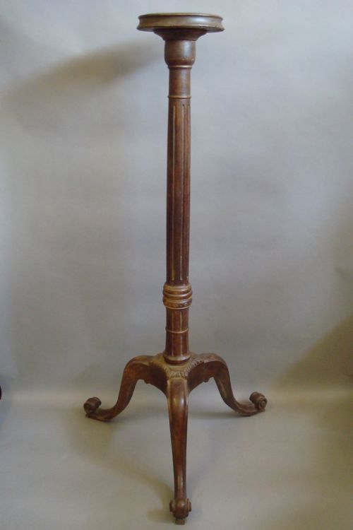 A MONUMENTAL 'COUNTRY HOUSE' GEORGIAN CARVED MAHOGANY TORCHERE - ADDITIONAL PHOTO 1