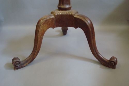 A MONUMENTAL 'COUNTRY HOUSE' GEORGIAN CARVED MAHOGANY TORCHERE - ADDITIONAL PHOTO 2