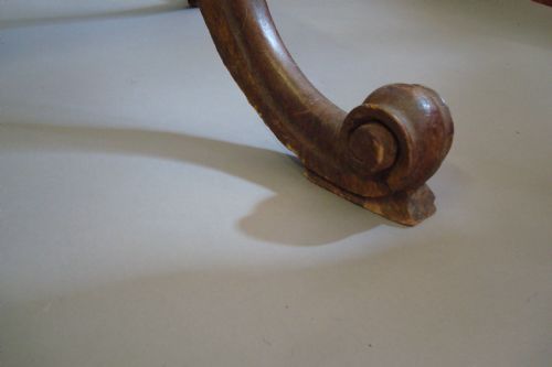 A MONUMENTAL 'COUNTRY HOUSE' GEORGIAN CARVED MAHOGANY TORCHERE - ADDITIONAL PHOTO 4