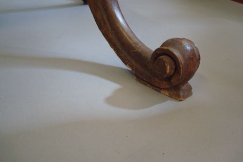A MONUMENTAL 'COUNTRY HOUSE' GEORGIAN CARVED MAHOGANY TORCHERE - ADDITIONAL PHOTO 5