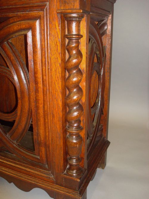 A STYLISH 19TH CENTURY OAK HALL STAND - ADDITIONAL PHOTO 3