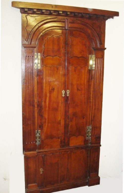 GEORGIAN IRISH YEW WOOD STANDING CORNER CUPBOARD - ADDITIONAL PHOTO 1