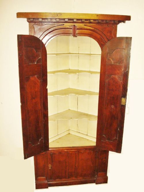 GEORGIAN IRISH YEW WOOD STANDING CORNER CUPBOARD - ADDITIONAL PHOTO 2