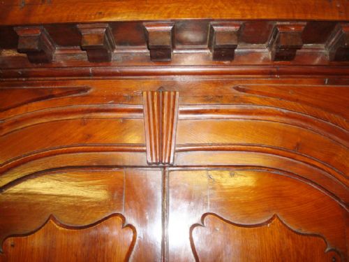 GEORGIAN IRISH YEW WOOD STANDING CORNER CUPBOARD - ADDITIONAL PHOTO 3