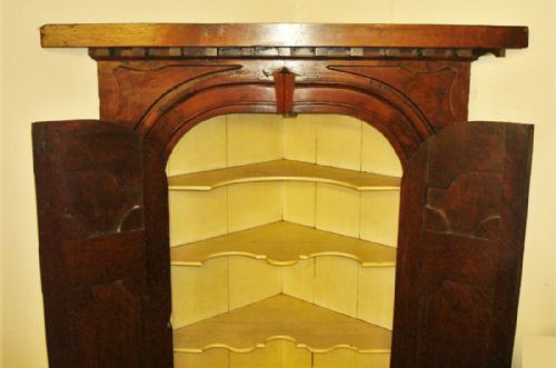 GEORGIAN IRISH YEW WOOD STANDING CORNER CUPBOARD - ADDITIONAL PHOTO 7