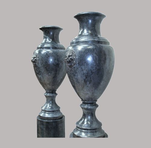 EARLY C20TH PAIR OF SCAGLIOLA URNS - ADDITIONAL PHOTO 3