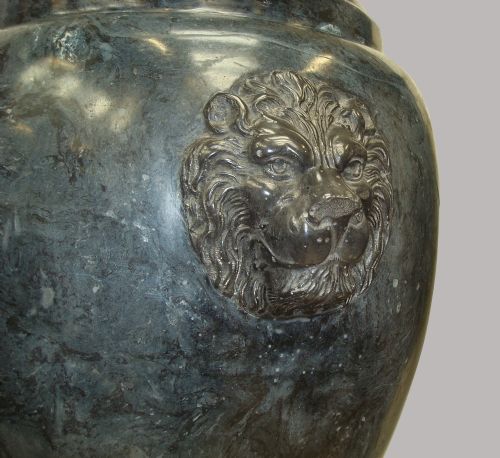 EARLY C20TH PAIR OF SCAGLIOLA URNS - ADDITIONAL PHOTO 5