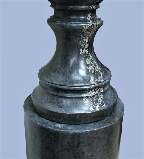 EARLY C20TH PAIR OF SCAGLIOLA URNS - ADDITIONAL PHOTO 7