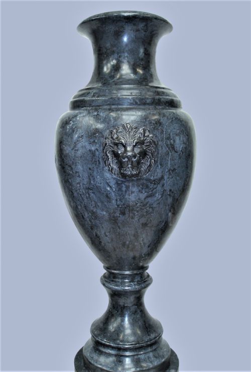 EARLY C20TH PAIR OF SCAGLIOLA URNS - ADDITIONAL PHOTO 13