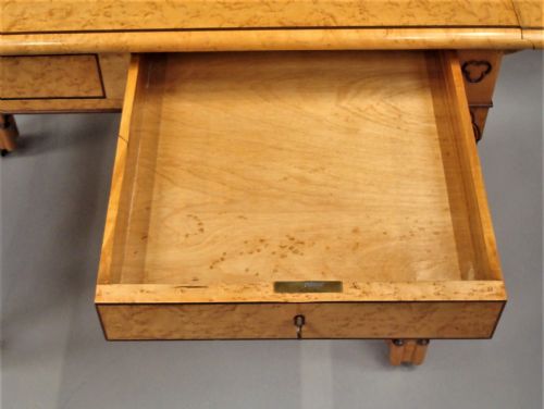 C19TH FRENCH BIRDS EYE MAPLE SOFA TABLE - ADDITIONAL PHOTO 5