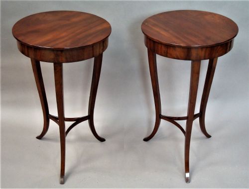 C19th Pair of Mahogany Occasional Tables / End Tables