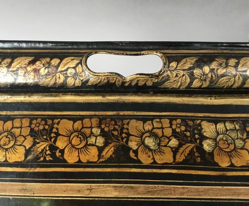 REGENCY PAINTED TOLE TRAY ON STAND OF LARGE PROPORTIONS - ADDITIONAL PHOTO 9