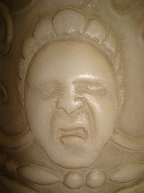 EARLY C19TH ITALIAN CARVED MARBLE TAZZA ON PEDESTAL - ADDITIONAL PHOTO 7