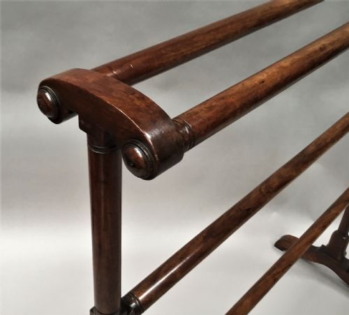 REGENCY MAHOGANY CLOTHES TOWEL RAIL OF GENEROUS PROPORTIONS ATTRIBUTED TO GILLOWS - ADDITIONAL PHOTO 4