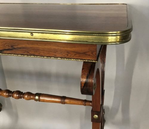 A SMART REGENCY ROSEWOOD BRASS MOUNTED CENTRE TABLE - ADDITIONAL PHOTO 13
