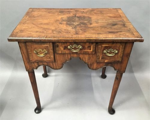 GEORGE I FIGURED WALNUT LOWBOY IN VERY ORIGINAL CONDITION - ADDITIONAL PHOTO 1