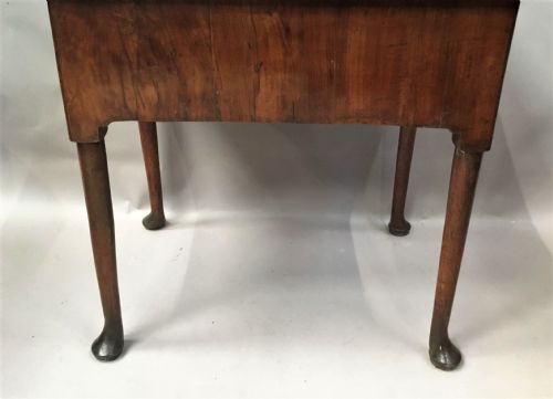 GEORGE I FIGURED WALNUT LOWBOY IN VERY ORIGINAL CONDITION - ADDITIONAL PHOTO 9